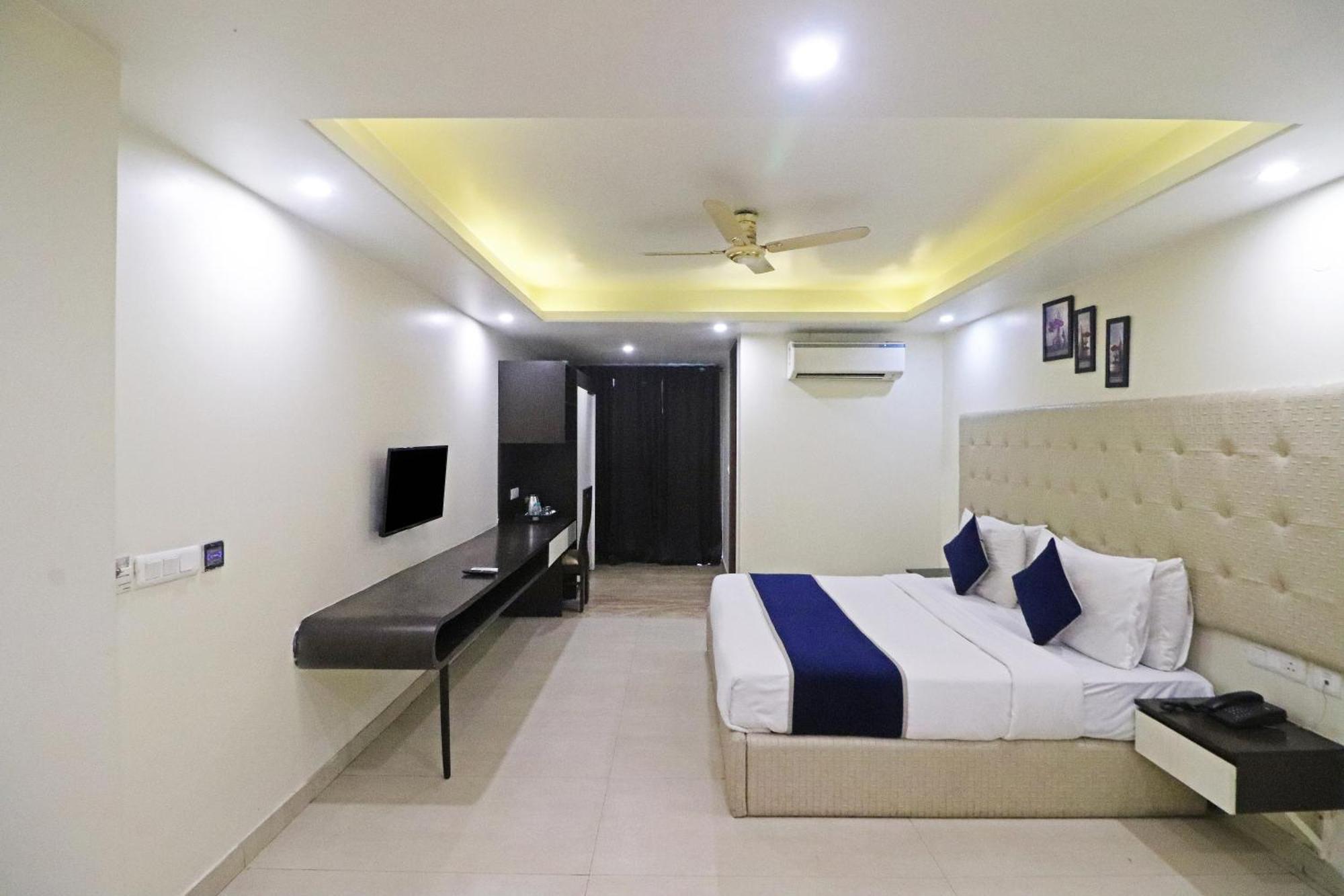 Hotel The Archer Artemis Hospital Road Sector 52 Гургаон Екстериор снимка